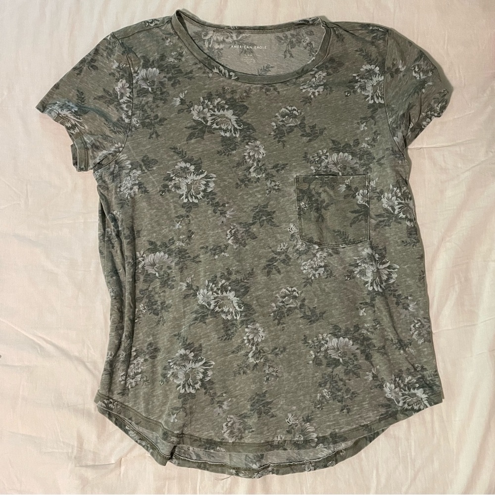 American Eagle green crewneck T-shirt